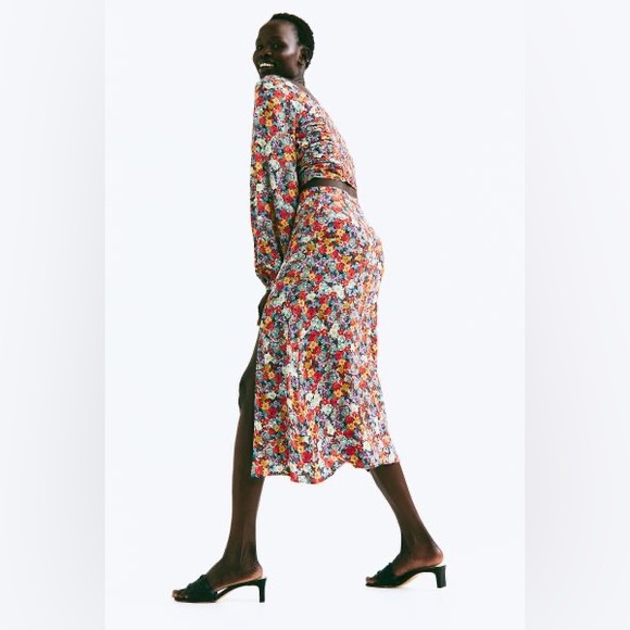 Floral skirt, viscose, size 2 - Picture 2 of 5